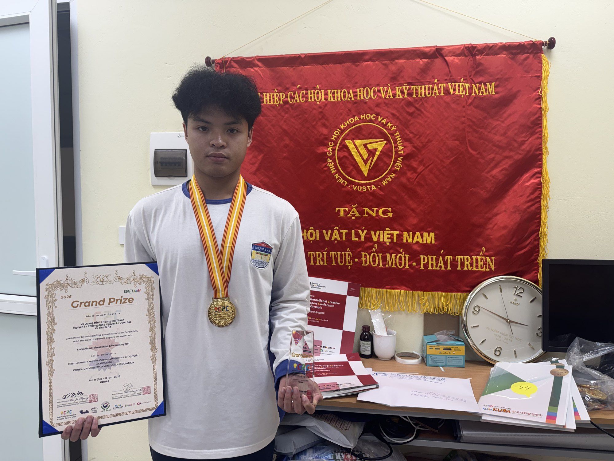Bao holding the ICPC 2026 Grand Prize certificate and wearing a medal.
